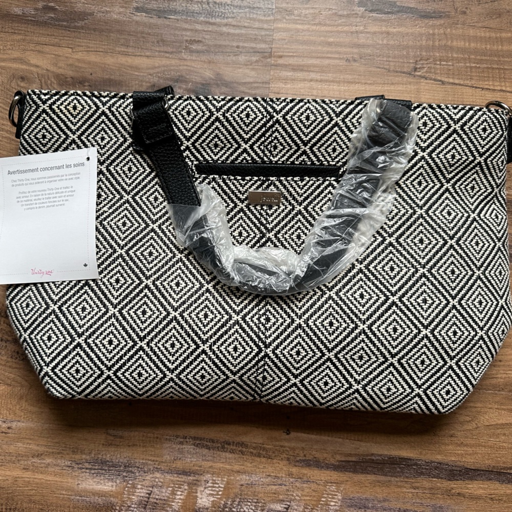 Thirty-one Jewell tote with triple slit pocket